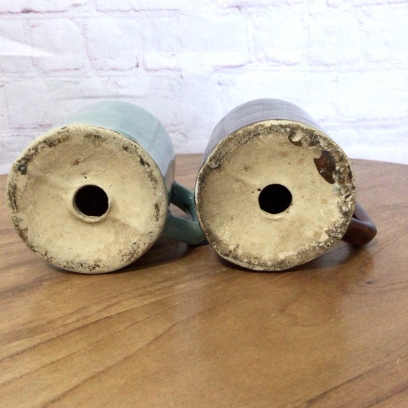 Vintage Red Wing Provincial Oomph Handled Salt and Pepper Shaker Pair - Picture 6 of 6